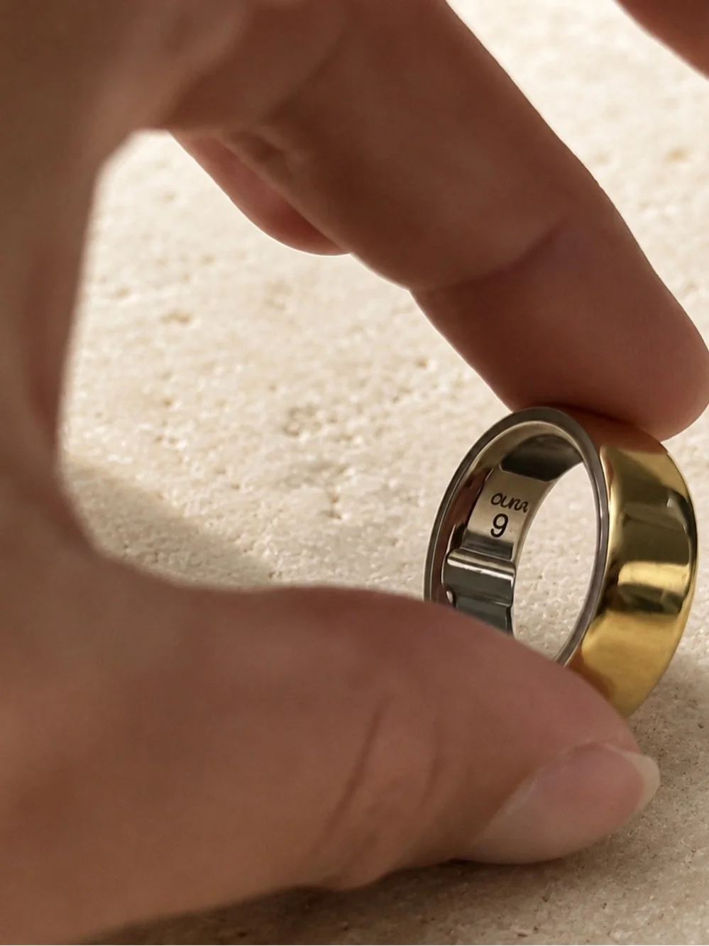 Oura Ring 4 Gold Size 9 – Excellent Condition + Charger & Box & Covers